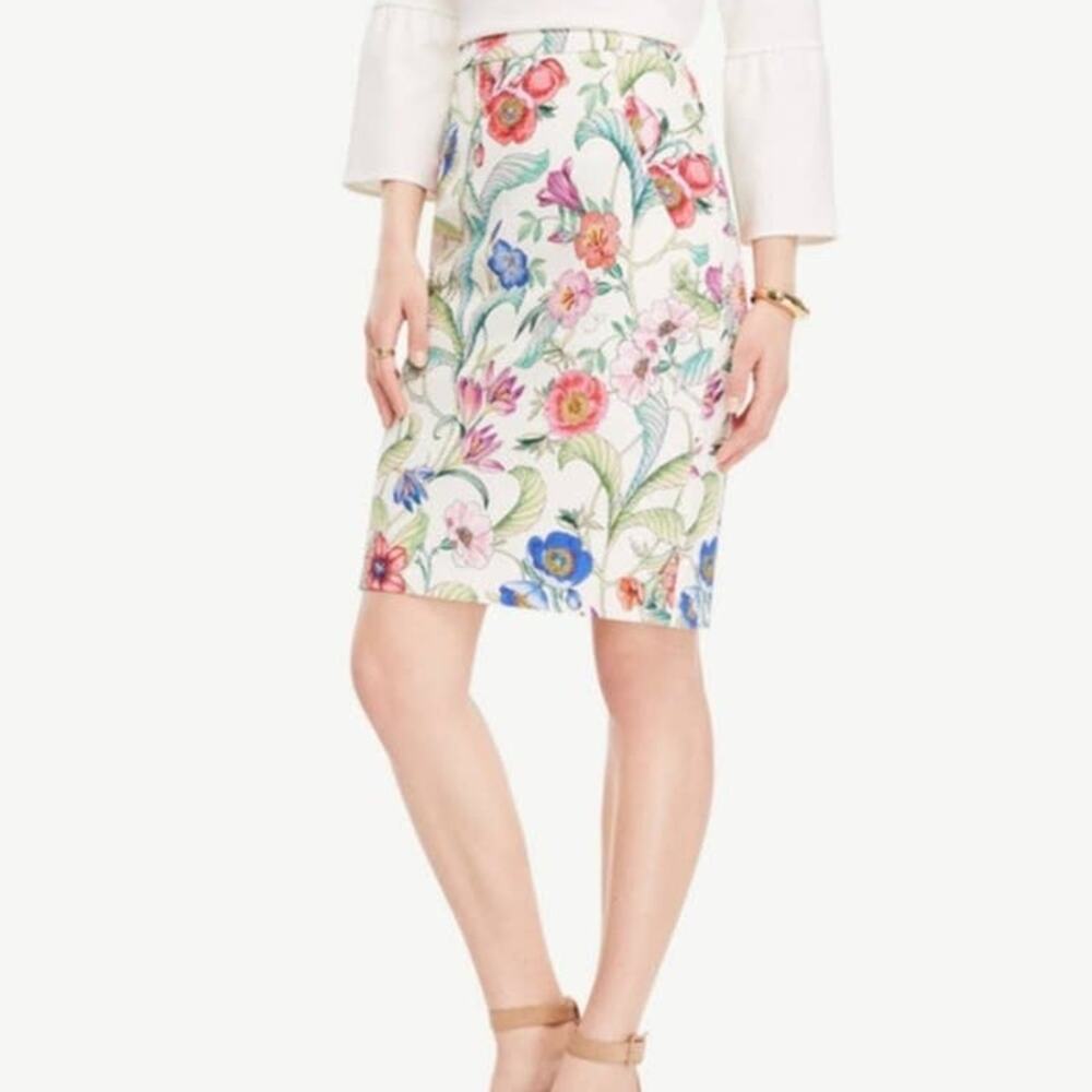 Ann Taylor Pencil Skirt Women's Size 2P Colorful Floral Tweed Below Knee Lined